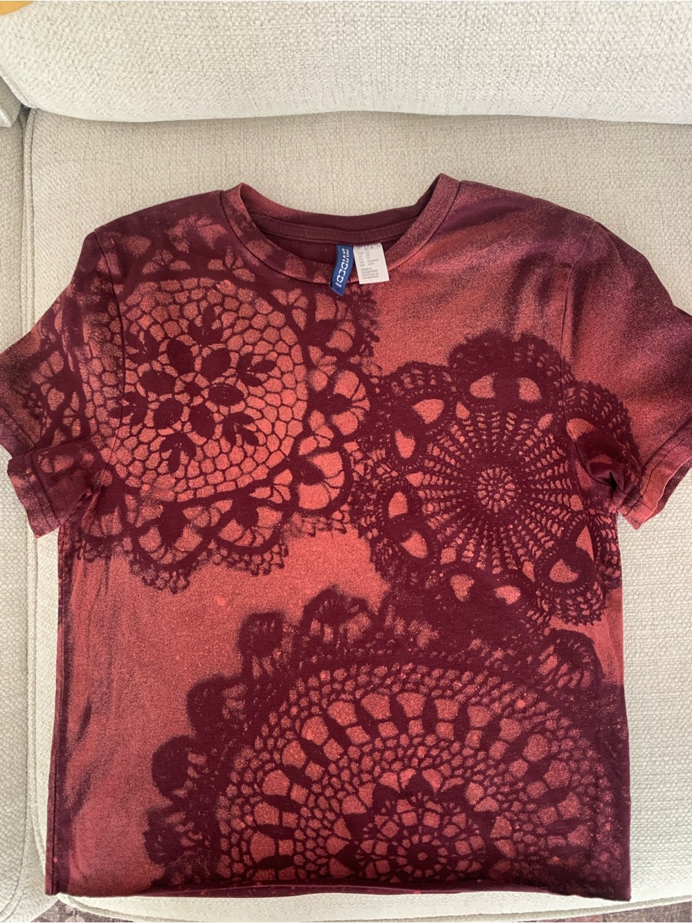 DIVIDED H&M Bohemian Pattern Tee - Burgundy